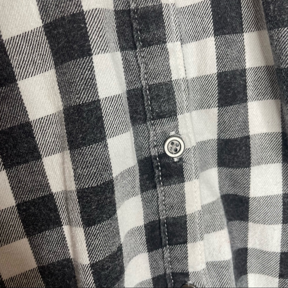 🍋Vanilla Star Black and white plaid flannel button up shirt Size Large - Picture 3 of 9